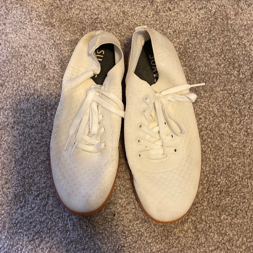 SUAVS tennis shoes Women’s Size 8 White